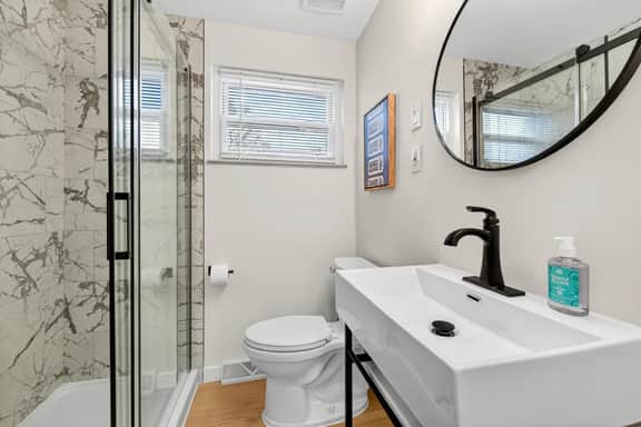 Central North Canton 2BR  w/ Patio & Garage