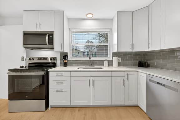 Central North Canton 2BR  w/ Patio & Garage