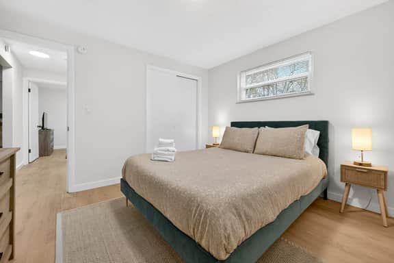 Central North Canton 2BR  w/ Patio & Garage