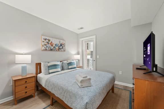 Charming & Central | 3 Bedroom | CLE Clinic