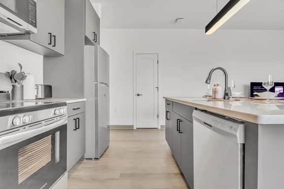 Charming & Central 2BR | Cleveland Clinic