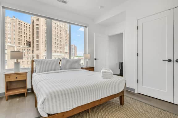 Charming & Central 2BR | Cleveland Clinic