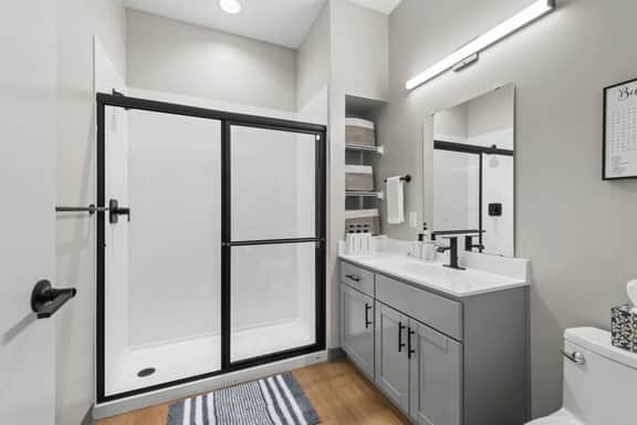 Charming 1BDR | Cleveland Clinic | Free Garage