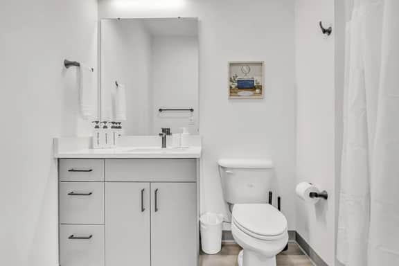 Charming & Central 2BR | Cleveland Clinic