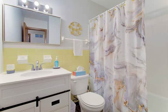 Contemporary 1 BD | Near Hall of Fame & Airport