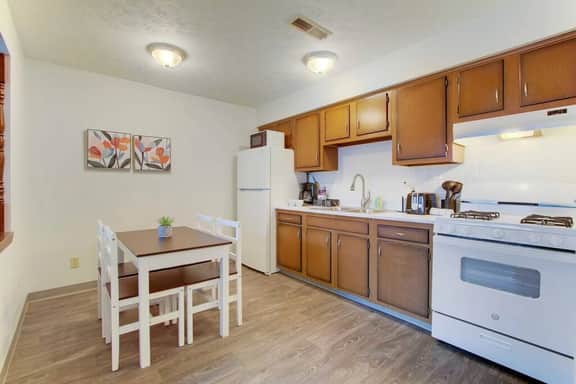 Contemporary 1 BD | Near Hall of Fame & Airport