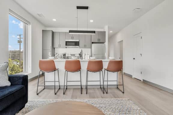 Charming & Central 2BR | Cleveland Clinic