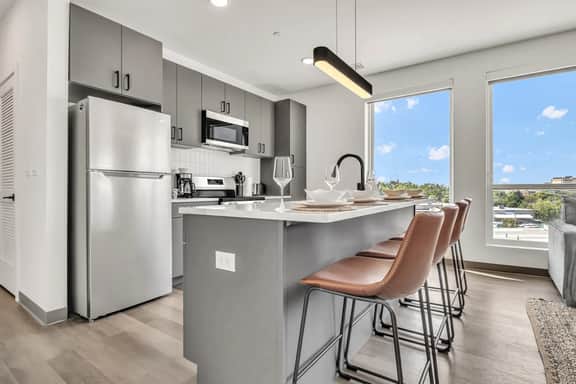 Luxury & Calming 2BR | Cleveland Clinic