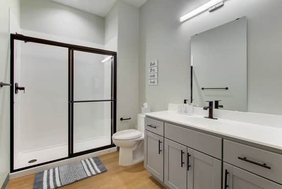 Luxury 2 Bed/2 Bath | Cleveland Clinic | Free Garage