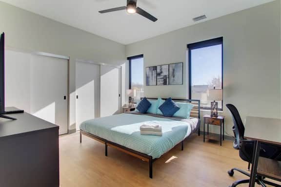 Luxury 2 Bed/2 Bath | Cleveland Clinic | Free Garage