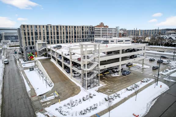 Luxury 2 Bed/2 Bath | Cleveland Clinic | Free Garage