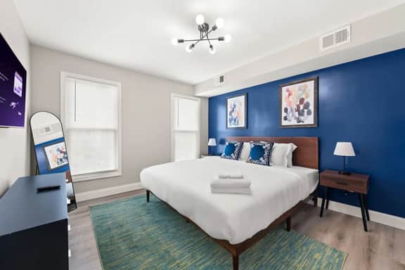 Luxury 3BR Apt Near Cleveland Clinic w/ Parking