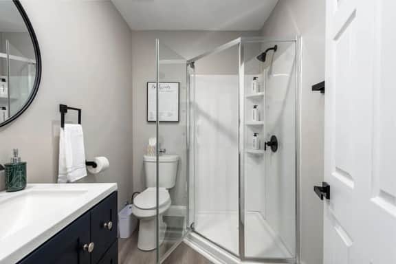 Luxury 3BR Apt Near Cleveland Clinic w/ Parking