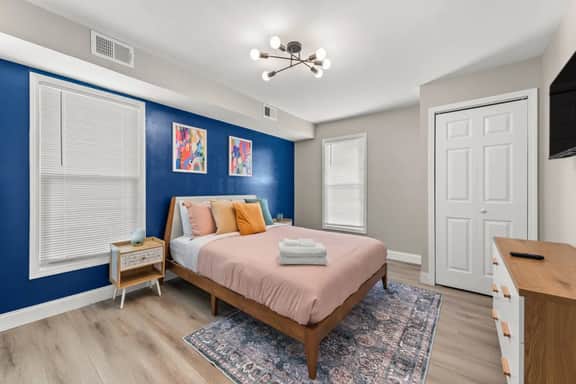 Family 3BR, Driveway for 3 Cars | 10-Min Walk to Cleveland Clinic - Image 4
