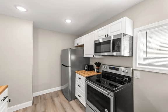 Luxury 3BR Apt Near Cleveland Clinic w/ Parking