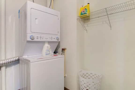 Luxury Apartment | Downtown | Free Parking