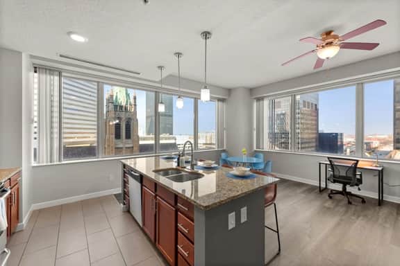 Corporate 2BR, Free Parking | Huntington Convention Center, Cleveland - Image 5