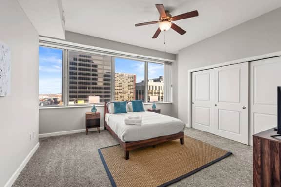 Corporate 2BR, Free Parking | Huntington Convention Center, Cleveland - Image 3