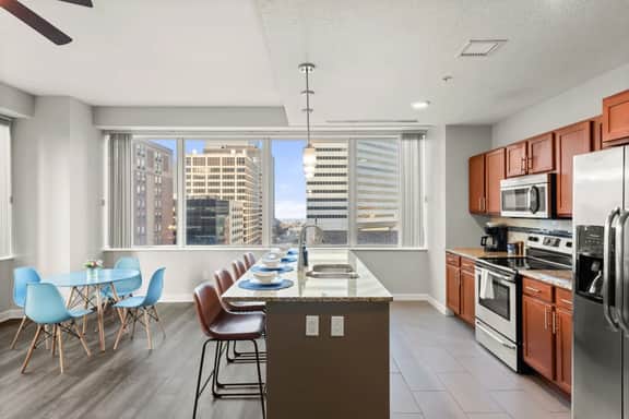 Luxury Apartment | Downtown | Free Parking