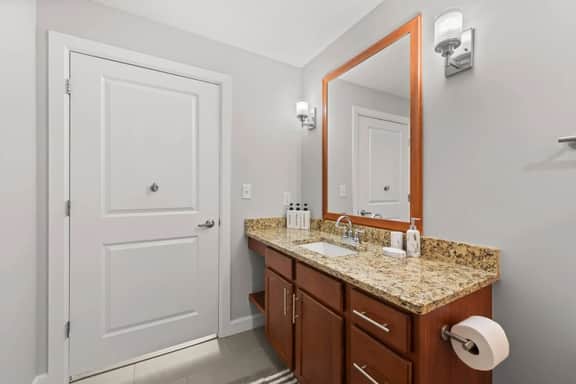 Luxury Apartment | Downtown | Free Parking