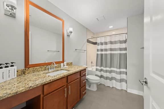 Luxury Apartment | Downtown | Free Parking