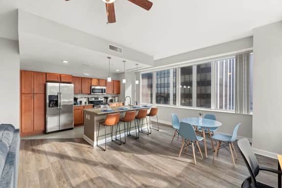 Luxury Apartment | Downtown | Free Parking