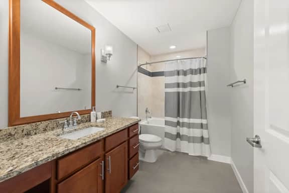 Luxury Apartment | Downtown | Free Parking