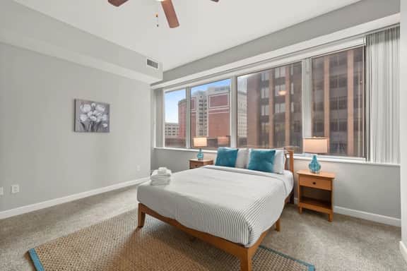 2BR Sleeps 6 | Downtown Cleveland, Near MetroHealth - Image 3