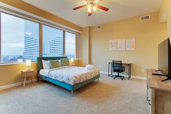 Luxury High Rise | Downtown | Free Parking