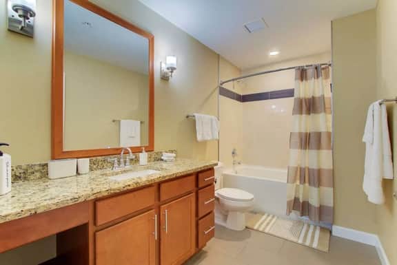 Luxury High Rise | Downtown | Free Parking