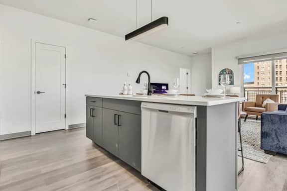Modern & Elegant 2BR | Cleveland Clinic
