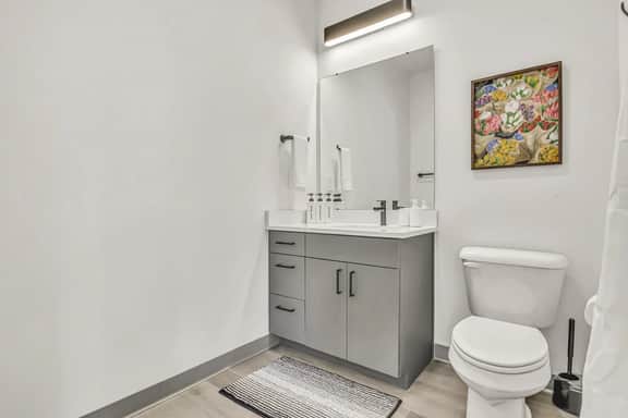 Modern & Elegant 2BR | Cleveland Clinic