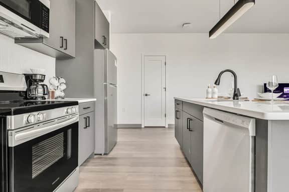 2BR, 2 Full Baths | Cleveland Clinic Main Campus, Cleveland - Image 3