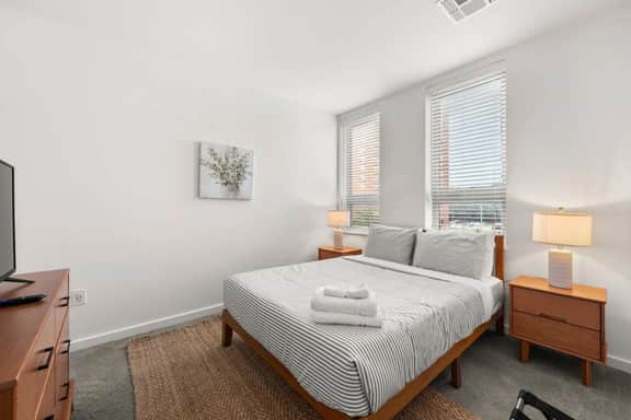 Prime Location 2BR  Apt Near Clinic & CWRU