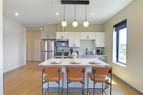 Serene 2 Bed/2 Bath | Cleveland Clinic | Free Garage