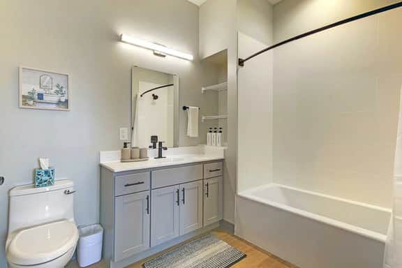 Serene 2 Bed/2 Bath | Cleveland Clinic | Free Garage
