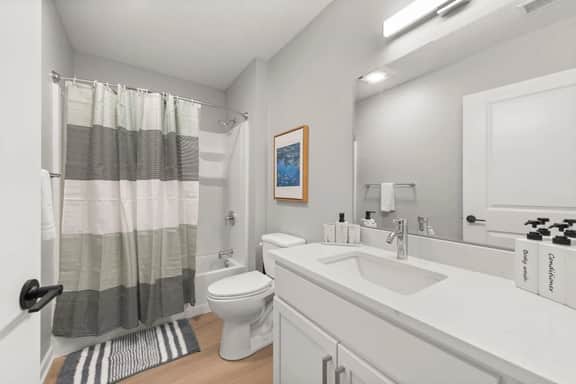 Spacious & Central | 2 Bedroom | CLE Clinic