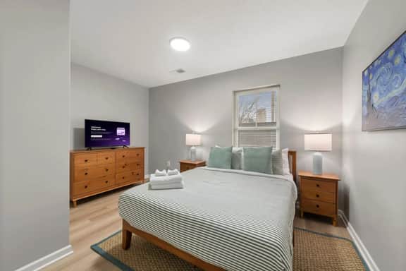 Single-Level 2BR, No Stairs | Across from CWRU | Cleveland - Image 3