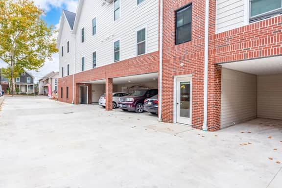 Spacious & Central | 2 Bedroom | CLE Clinic