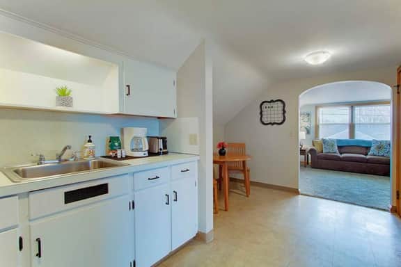 Spacious King Suite near Hall of Fame/Hwy/Airport