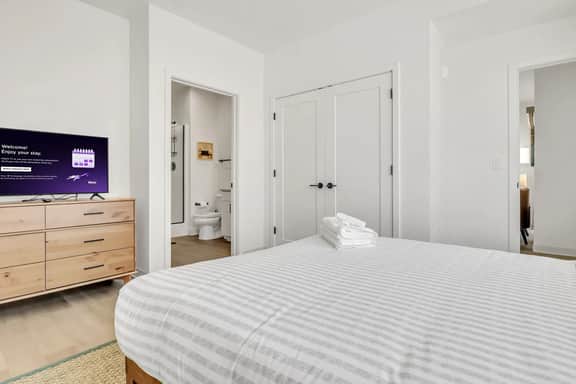 Stylish & Comfortable 2BR | Cleveland Clinic