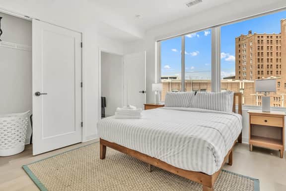 Stylish & Comfortable 2BR | Cleveland Clinic