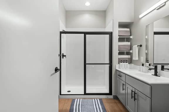 Stylish 1BDR | Cleveland Clinic | Free Garage