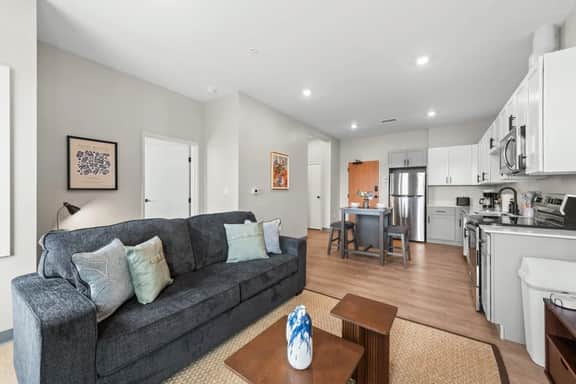Stylish 1BDR | Cleveland Clinic | Free Garage