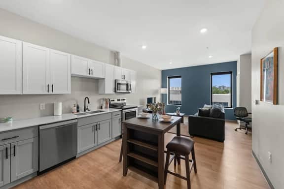 Stylish 1BDR | Cleveland Clinic | Free Garage