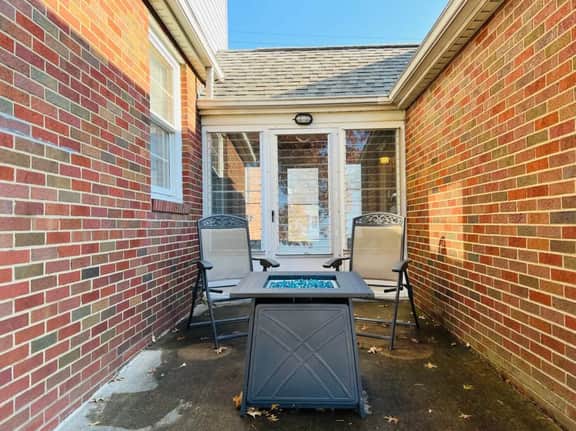 Pet-Friendly 2BR w/ Garage | Cleveland Clinic Mercy, North Canton - Image 5