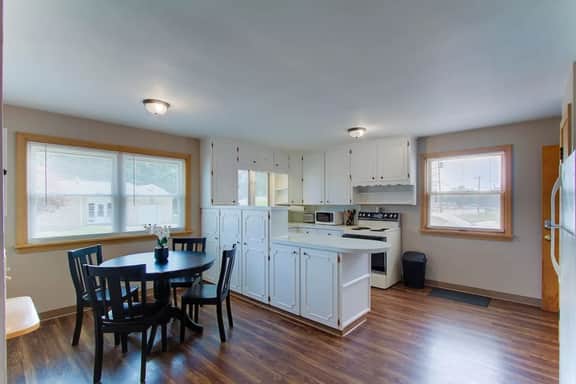 Pet-Friendly 2BR w/ Garage | Cleveland Clinic Mercy, North Canton - Image 2