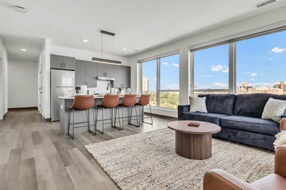 Upscale & Charming ADA 2BR | Cleveland Clinic