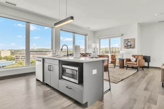 Upscale & Charming ADA 2BR | Cleveland Clinic