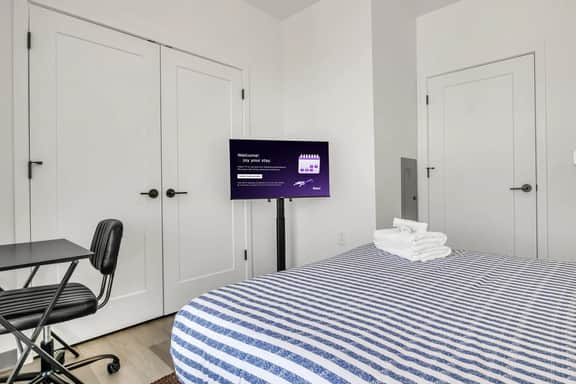 Upscale & Charming ADA 2BR | Cleveland Clinic
